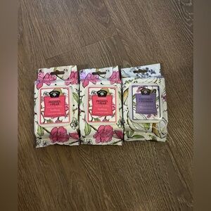 Bolero cleansing face wipes - Peonies & pear - 2 Coconut verbena 1 - NEW
